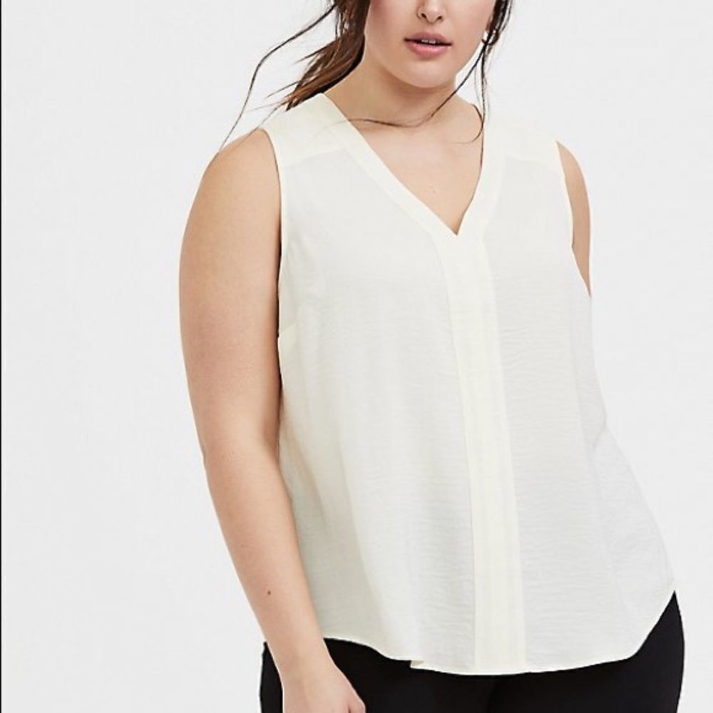 TORRID IVORY V-NECK TEXTURED CHARMEUSE TANK CREAM 5X